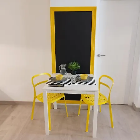 Apartment The Yellow Urban Escape